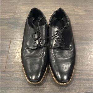 Van Heusen men’s Black Leather Dress Shoes size 11 1:3🎶